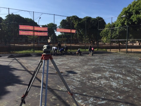 Nhũ tương làm sân tennis theo phương pháp tưới thấm nhập